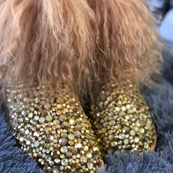 Custom Rhinestone Fur Bearpaw Boots! - Picture 5 of 8